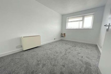 Sutton Avenue, Peacehaven, BN10 - Photo 3