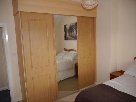 2 bedroom end of terrace house to rent - Photo 5