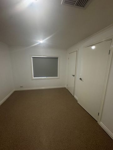 Beautifully Renovated 4-bedroom 2-bathroom Home. - Photo 4