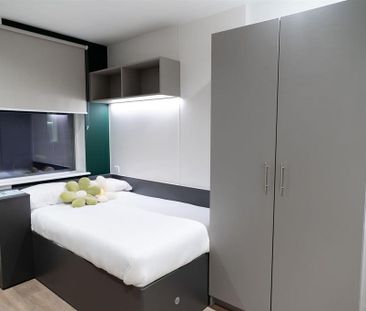 1 bedroom in a flat share to rent - Photo 3