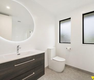 Charming Family Home in a Convenient New Lynn Location - Photo 5