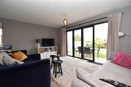 2 bedroom end of terrace house to rent - Photo 3