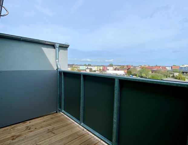 Moderne 2-Raumwohnung mit EBK, Aufzug & Balkon - Foto 1