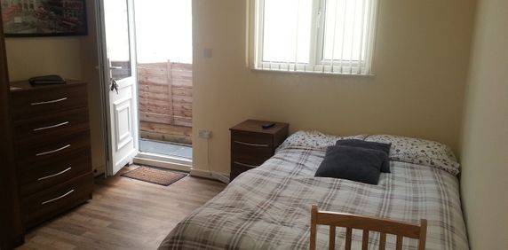 Studio Flat, Ash Grove, NW2 - Photo 2