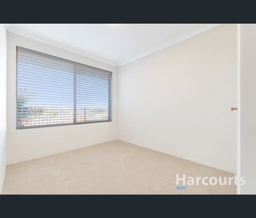 4 Fisherton Circuit, Kinross, WA 6028 - Photo 3