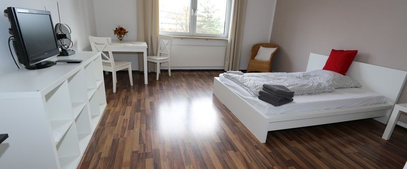 Miete inkl. Nebenkosten: 550 € pro Monat, plus Strom, plus Heizung - Photo 1