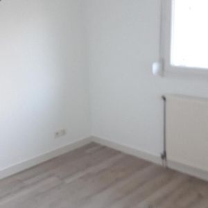 Appartement T2 à louer à Cluses - Photo 2