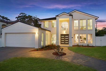 LIGHTFILLED FAMILY HOME - Photo 2