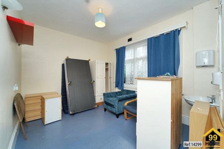 Retirement Property in Barnett Wood Lane , Ashtead, KT21 2LR - Photo 4