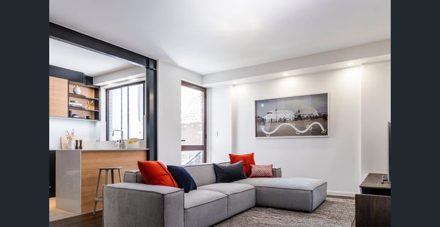 Executive Apartment in Ultra Convenient Location! - Photo 1