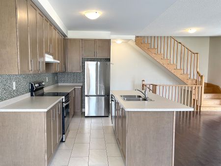 For Lease - 33 Arrowview Drive Unit# Upper Level (2nd & 3rd ), Brampton, Ontario - Photo 2