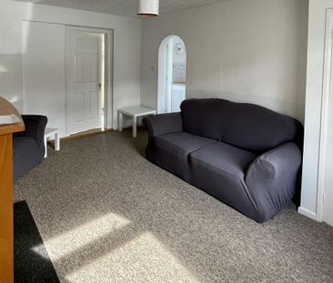 4 bedroom semi-detached house to rent - Photo 4