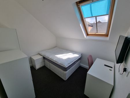 6 Bed Student Accommodation - Photo 4