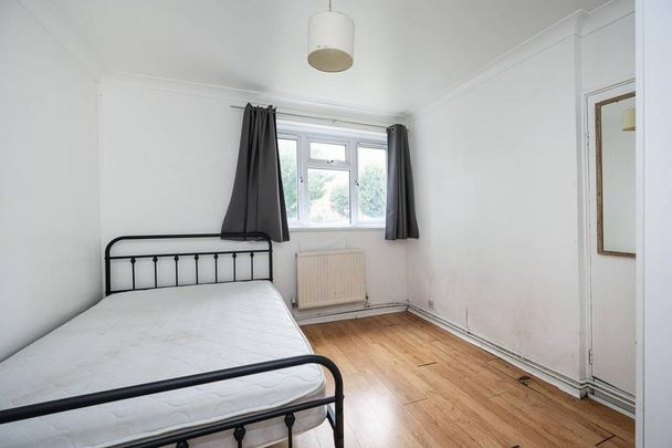 4 bedroom flat to rent - Photo 1