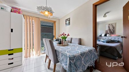 COZY 2-BEDROOM UNIT IN PRIME ST ALBANS LOCATION - Photo 2