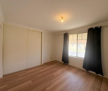 Spacious 3-Bedroom Villa with Modern Amenities - Photo 3