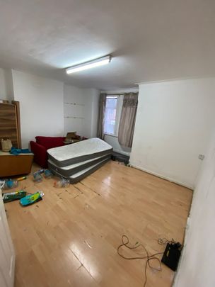 4 Bed Detached House, Katherine Road, E6 - Photo 1