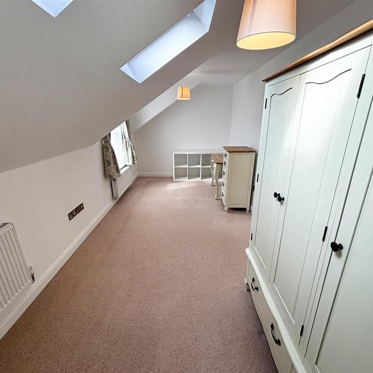 5 bedroom semi-detached house to rent - Photo 1