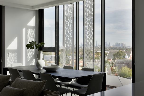 Spacious 133.9m2 apartment with city views - Photo 1