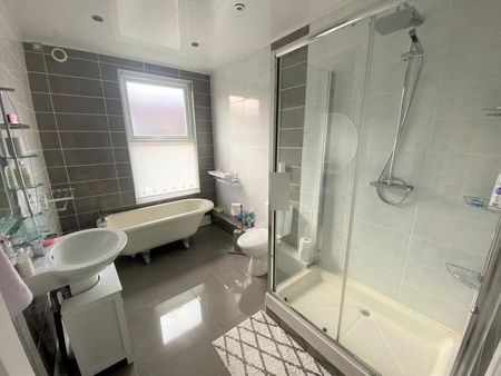 4 bedroom terraced house to rent - Photo 4