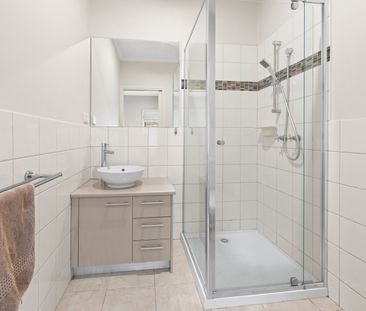 2/12 Emerald Street, Essendon West VIC 3040 - Photo 6