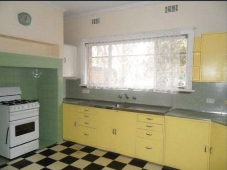 Charming home in the heart of Yarraville - Photo 2