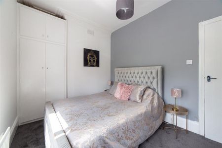 3 bedroom flat to rent - Photo 4