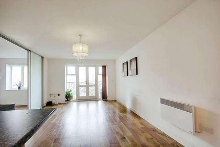 Park Lodge Avenue, West Drayton, UB7 - Photo 2