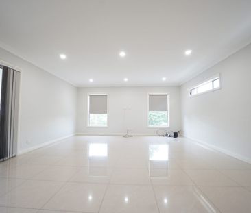 Spacious House For A Growing Family, Garden Maintenance Included - Photo 1