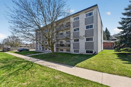 81 Kenwood Dr — Unit 1 - Photo 4