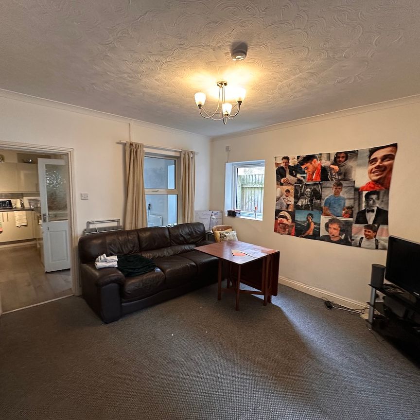 4 bedroom house, 1 en-suite - Photo 1