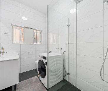 Modern & Spacious Two Bedroom Apartment in Convenient Location - Photo 1