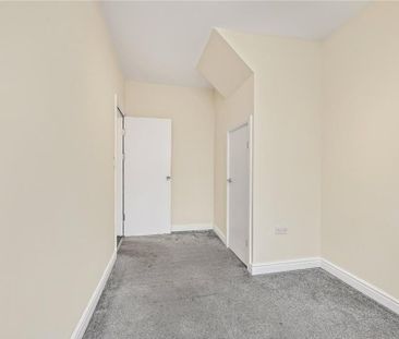 4 bedroom flat to rent - Photo 2
