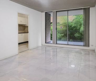 MODERN APARTMENT IN CENTRAL LOCATION - Photo 1