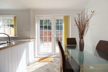3 bedroom end of terrace house to rent - Photo 4