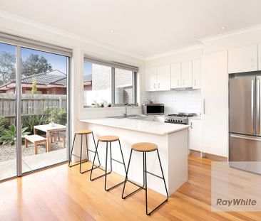 Spacious 2 Bedroom Townhouse! - Photo 5