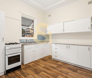 Character Bungalow with Huge Yard, Perfect Maroubra Location - Photo 5