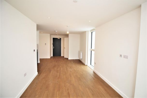 The Broadway, Town Centre - Photo 1