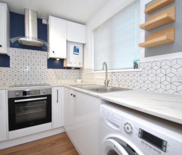 2 bedroom end of terrace house to rent - Photo 2