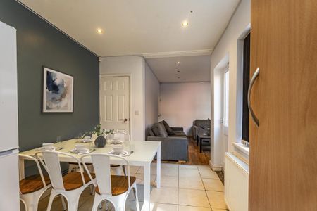 6 bedroom semi-detached house to rent - Photo 2