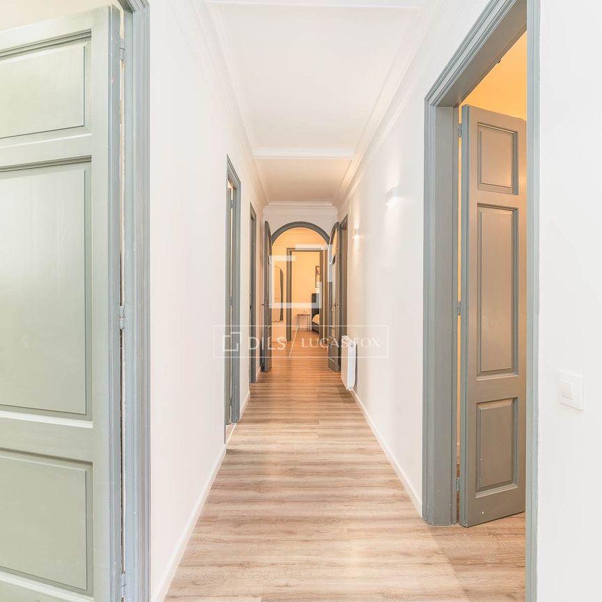 Excellent 4 Bedroom apartment for rent in El Born, Barcelona - Photo 1