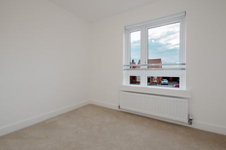 4 bedroom detached house to rent - Photo 2