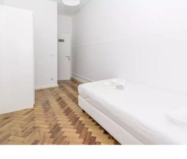 Room for rent in 8-bedroom apartment on Rua De São Félix, Lisbon - Foto 5