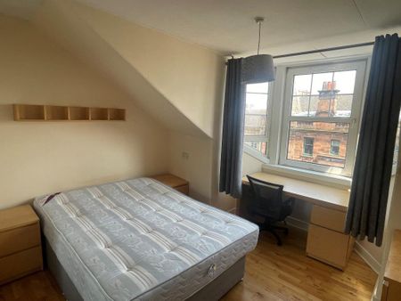 4 bedroom flat to rent - Photo 3