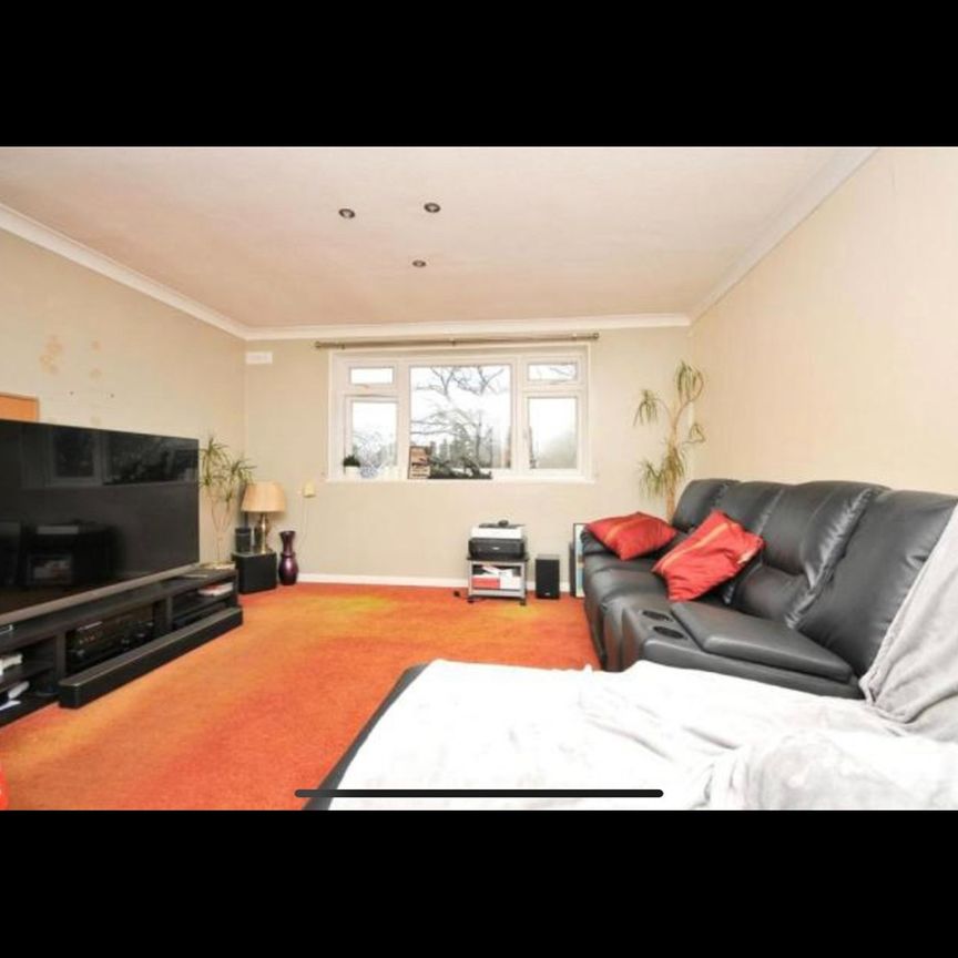 1 Bed Flat, Elm Court, SE6 - Photo 1