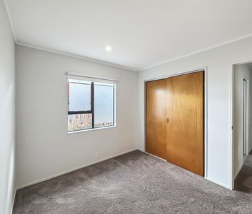 Spacious 3-Bedroom house in Prime Sandringham Location - Photo 2