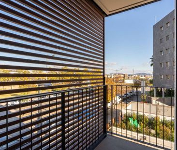 4 room luxury Flat for rent in Sabadell, Spain - Photo 2