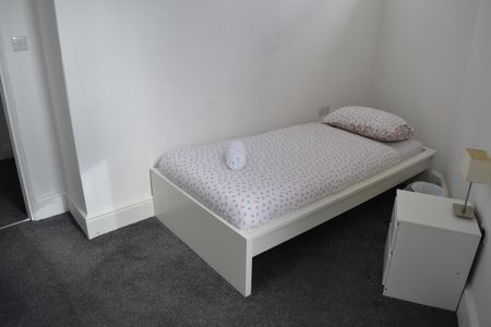 3 bedroom flat to rent - Photo 5