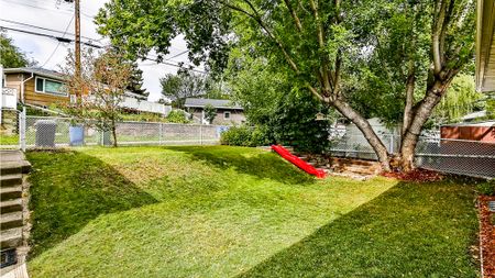 3 Bedroom Bungalow For Rent In Highwood: One Pet Allowed 1 Month Free Special Incentive - Photo 2