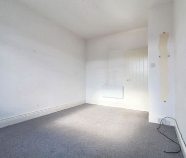 3 bedroom flat to rent - Photo 5